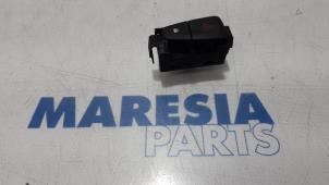 Gebrauchte Panikbeleuchtung Schalter Renault Megane III Grandtour (KZ) 1.5 dCi 110 Preis € 15,00 Margenregelung angeboten von Maresia Parts