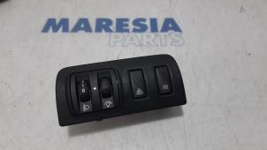 Gebrauchte Licht Schalter Renault Megane III Grandtour (KZ) 1.5 dCi 110 Preis € 30,00 Margenregelung angeboten von Maresia Parts