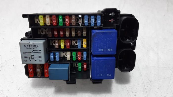 Fuse box Renault Megane III Grandtour 1.5 dCi 110 - 284B10002R RENAULT