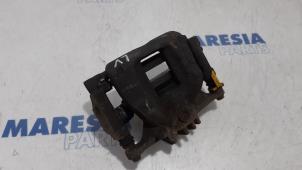 Used Front brake calliper, left Opel Vivaro 1.6 CDTI BiTurbo 120 Price € 42,35 Inclusive VAT offered by Maresia Parts