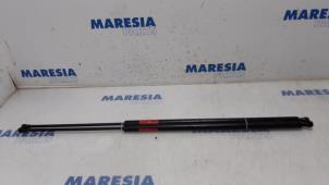 Used Set of tailgate gas struts Opel Vivaro 1.6 CDTI BiTurbo 120 Price € 60,50 Inclusive VAT offered by Maresia Parts