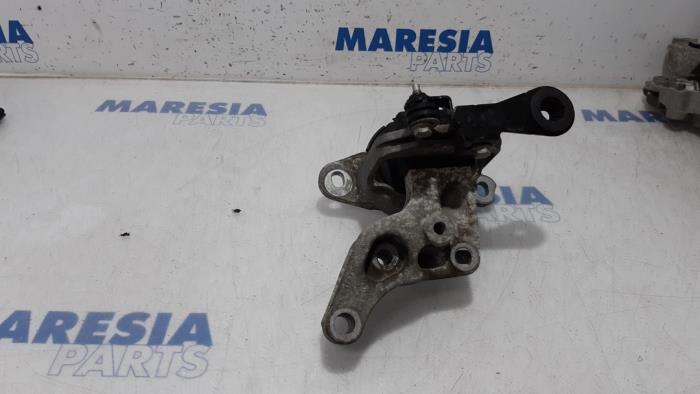 Used Engine mount Opel Vivaro 1.6 CDTI BiTurbo 120 Price € 42,35 Inclusive VAT offered by Maresia Parts