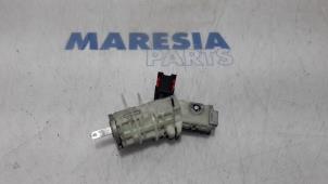 Used Ignition lock + key Opel Vivaro 1.6 CDTI BiTurbo 120 Price € 78,65 Inclusive VAT offered by Maresia Parts