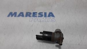 Used Windscreen washer pump Opel Vivaro 1.6 CDTI BiTurbo 120 Price € 24,20 Inclusive VAT offered by Maresia Parts