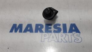 Used Mirror switch Opel Vivaro 1.6 CDTI BiTurbo 120 Price € 18,15 Inclusive VAT offered by Maresia Parts