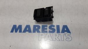 Used Rear window heating switch Opel Vivaro 1.6 CDTI BiTurbo 120 Price € 24,20 Inclusive VAT offered by Maresia Parts