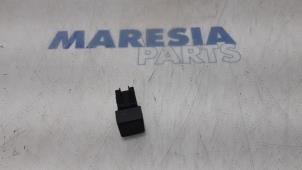 Used Switch Opel Vivaro 1.6 CDTI BiTurbo 120 Price € 24,20 Inclusive VAT offered by Maresia Parts