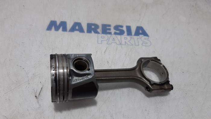 Usados Pistón Fiat Qubo 1.3 D 16V Multijet Precio € 75,00 Norma de margen ofrecido por Maresia Parts