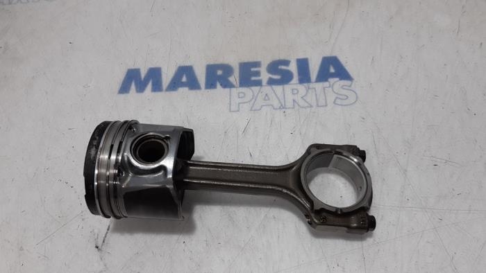 Usados Pistón Fiat Qubo 1.3 D 16V Multijet Precio € 75,00 Norma de margen ofrecido por Maresia Parts