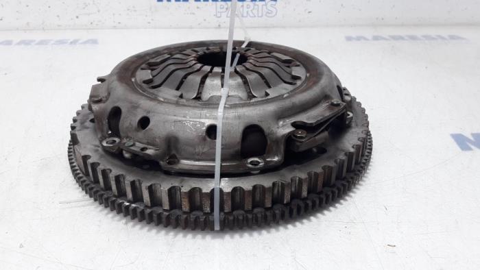 Flywheel from a Renault Clio IV (5R) 0.9 Energy TCE 90 12V 2016