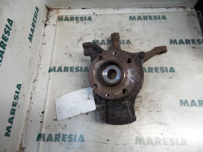 Spindel, vänster fram från en Fiat Seicento (187) 1.1 MPI S,SX,Sporting 2001