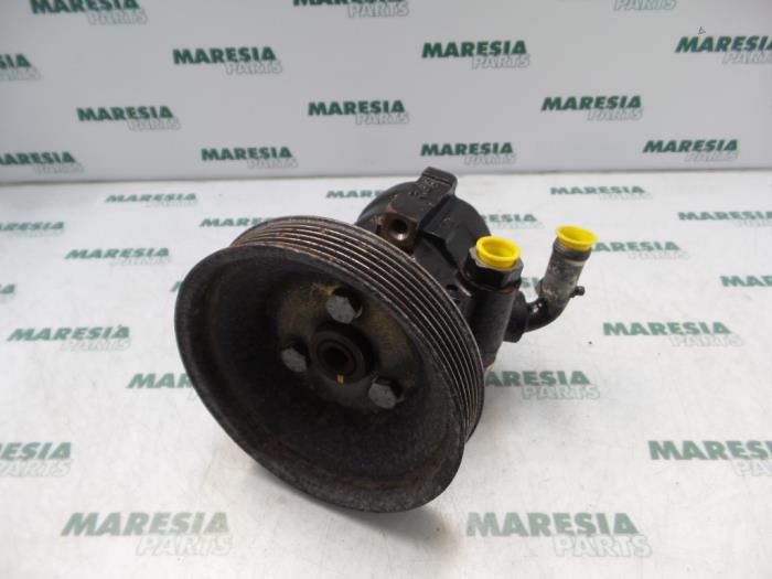 Usagé Pompe de direction Alfa Romeo 156 (932) 2.4 JTD Prix € 50,00 Règlement à la marge proposé par Maresia Parts