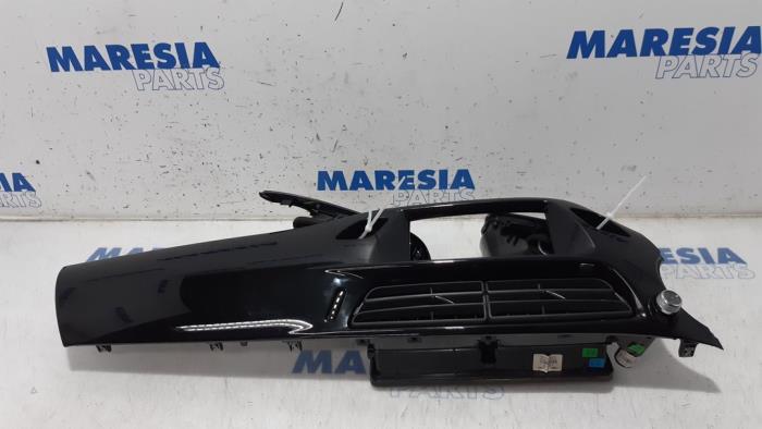 Usados Salpicadero Citroen C3 (SC) 1.2 VTi 82 12V Precio € 105,00 Norma de margen ofrecido por Maresia Parts