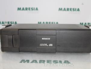 Usagé Changeur de CD Renault Laguna II (BG) 2.0 16V IDE Prix € 45,00 Règlement à la marge proposé par Maresia Parts