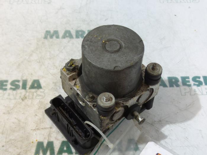 Usagé Pompe ABS Fiat Stilo (192A/B) 1.9 JTD 80 5-Drs. Prix € 75,00 Règlement à la marge proposé par Maresia Parts