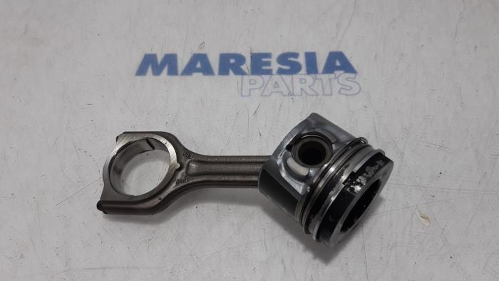 Używane Tlok Peugeot Expert (G9) 1.6 HDi 90 Cena € 90,75 Z VAT oferowane przez Maresia Parts