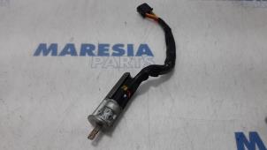 Used Ignition lock + key Renault Twingo (C06) 1.2 16V Price € 35,00 Margin scheme offered by Maresia Parts