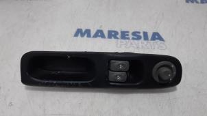 Used Multi-functional window switch Renault Twingo (C06) 1.2 16V Price € 20,00 Margin scheme offered by Maresia Parts