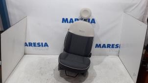Używane Fotel prawy Fiat 500 (312) 0.9 TwinAir 85 Cena € 157,50 Procedura marży oferowane przez Maresia Parts