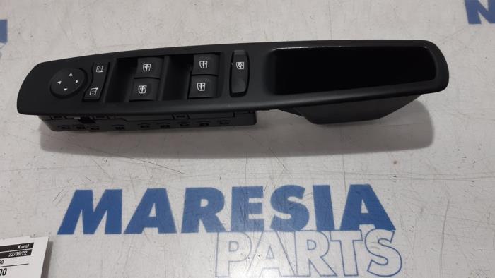 Używane Przelacznik combi okienny Renault Grand Scénic III (JZ) 1.4 16V TCe 130 Cena € 30,00 Procedura marży oferowane przez Maresia Parts
