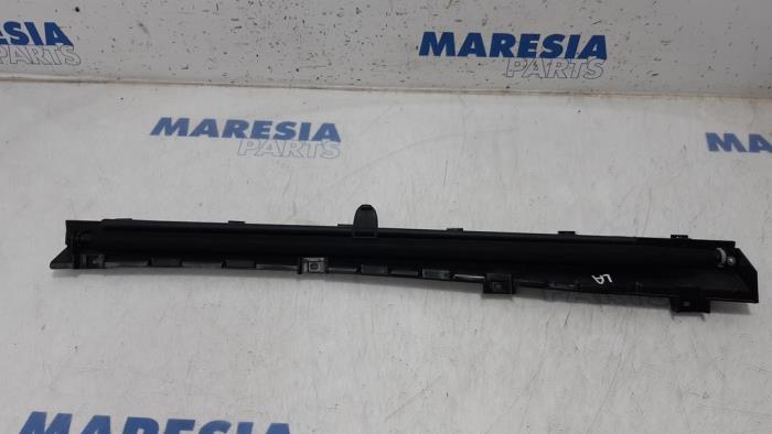 Gebrauchte Rollo links Renault Grand Scénic III (JZ) 1.4 16V TCe 130 Preis € 20,00 Margenregelung angeboten von Maresia Parts