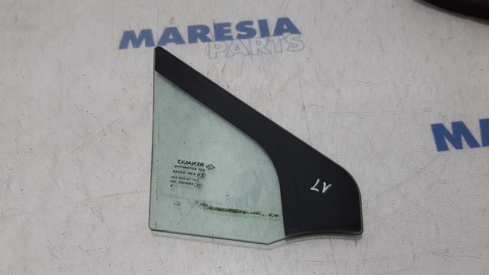 Usados Ventanilla triangular izquierda delante Renault Grand Scénic III (JZ) 1.4 16V TCe 130 Precio € 20,00 Norma de margen ofrecido por Maresia Parts
