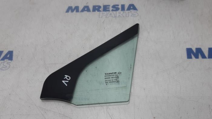 Usados Ventanilla triangular derecha delante Renault Grand Scénic III (JZ) 1.4 16V TCe 130 Precio € 20,00 Norma de margen ofrecido por Maresia Parts