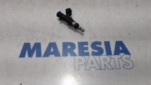 Używane Wtryskiwacz (wtrysk benzyny) Renault Clio IV (5R) 0.9 Energy TCE 90 12V Cena € 20,00 Procedura marży oferowane przez Maresia Parts