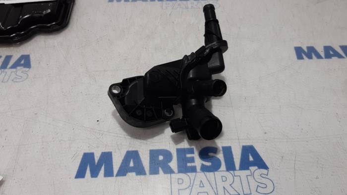 Thermostat housing from a Renault Clio IV (5R) 0.9 Energy TCE 90 12V 2015
