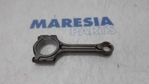 Used Connecting rod Renault Clio IV (5R) 0.9 Energy TCE 90 12V Price € 25,00 Margin scheme offered by Maresia Parts