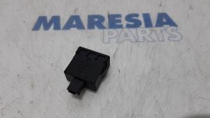 Używane Przelacznik reflektora LHV Citroen C4 Grand Picasso (UA) 1.8 16V Cena € 10,00 Procedura marży oferowane przez Maresia Parts
