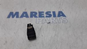 Usagé Commutateur PDC Citroen C4 Grand Picasso (UA) 1.8 16V Prix € 10,00 Règlement à la marge proposé par Maresia Parts