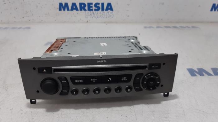 Reproductor de CD y radio de un Peugeot 308 SW (4E/H) 1.6 VTI 16V 2009