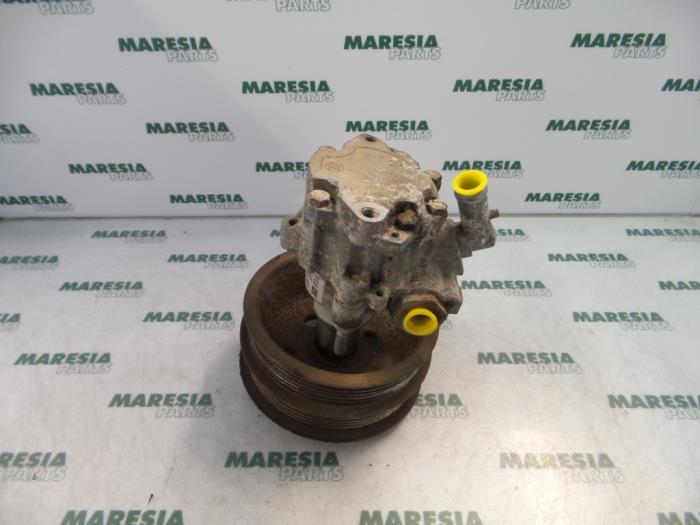Power steering pump from a Fiat Marea Weekend (185BX/CX) 2.0 HLX 20V 1997