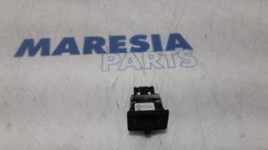Used AUX / USB connection Peugeot Boxer (U9) 3.0 HDi 160 Euro 4 Price € 36,30 Inclusive VAT offered by Maresia Parts