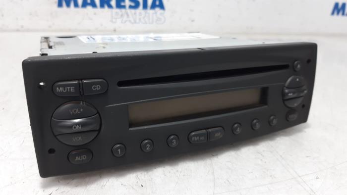Radio CD player from a Peugeot Boxer (U9) 3.0 HDi 160 Euro 4 2008