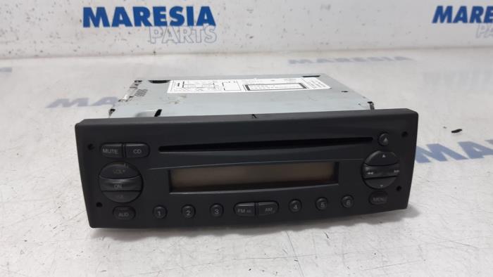 Radio CD player from a Peugeot Boxer (U9) 3.0 HDi 160 Euro 4 2008