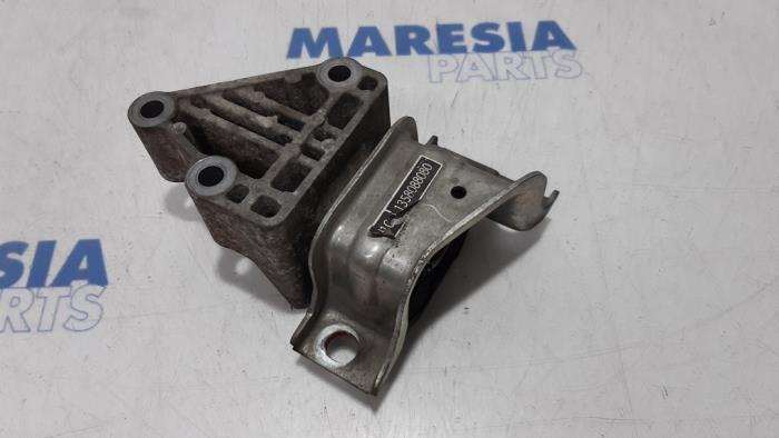Used Engine mount Peugeot Boxer (U9) 3.0 HDi 160 Euro 4 Price € 48,40 Inclusive VAT offered by Maresia Parts