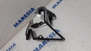 Used Bonnet Hinge Citroen C4 Grand Picasso (UA) 1.8 16V Price € 50,00 Margin scheme offered by Maresia Parts