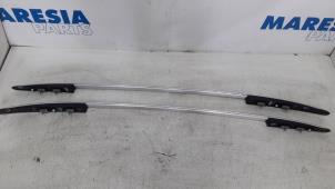 Used Roof rail kit Renault Clio IV Estate/Grandtour (7R) 1.2 TCE 16V GT EDC Price € 60,00 Margin scheme offered by Maresia Parts