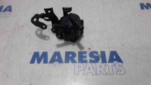 Usados Bomba de agua adicional Peugeot 308 (4A/C) 1.6 16V THP 150 Precio € 60,00 Norma de margen ofrecido por Maresia Parts
