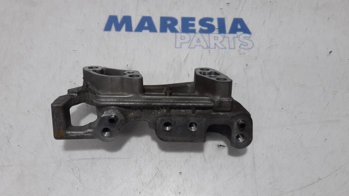 Used Engine mount Peugeot 308 SW (L4/L9/LC/LJ/LR) 1.6 BlueHDi 120 Price € 40,00 Margin scheme offered by Maresia Parts