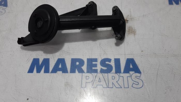Gebrauchte Öl Ansaugrohr Peugeot 308 SW (L4/L9/LC/LJ/LR) 1.6 BlueHDi 120 Preis € 20,00 Margenregelung angeboten von Maresia Parts