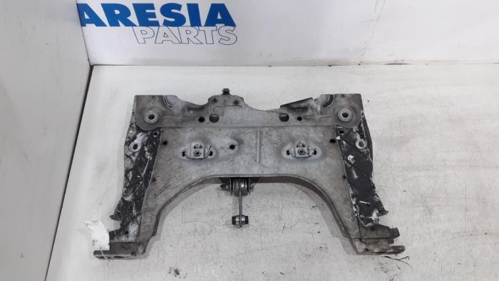 Subframe from a Renault Clio IV Estate/Grandtour (7R) 1.2 TCE 16V GT EDC 2018