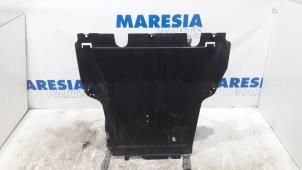 Used Engine protection panel Renault Clio IV Estate/Grandtour (7R) 1.5 Energy dCi 90 FAP Price € 49,99 Margin scheme offered by Maresia Parts