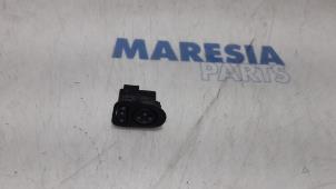 Usagé Commutateur rétroviseur Fiat 500 (312) 0.9 TwinAir 85 Prix € 20,00 Règlement à la marge proposé par Maresia Parts