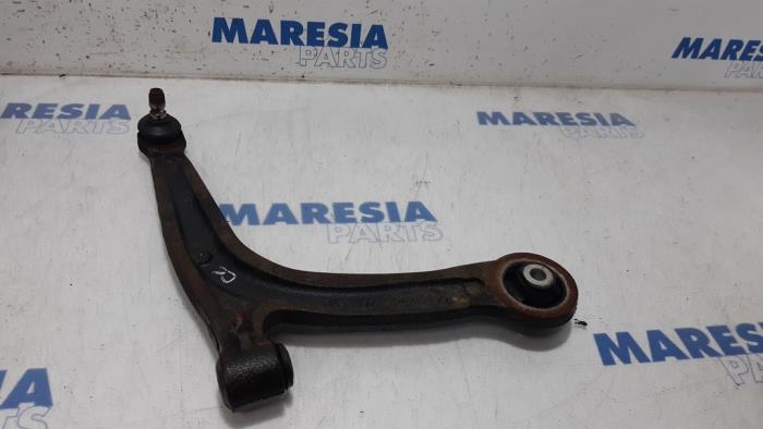 Front lower wishbone, right from a Fiat 500 (312) 1.2 69 2011
