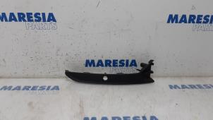 Used Front bumper strip, right Renault Clio IV Estate/Grandtour (7R) 1.2 TCE 16V GT EDC Price € 20,00 Margin scheme offered by Maresia Parts