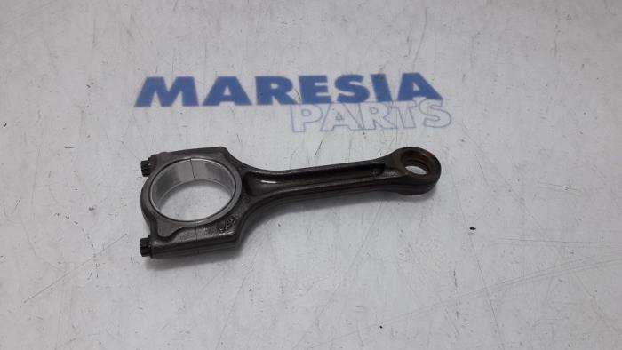 Używane Tlok Peugeot RCZ (4J) 1.6 16V THP Cena € 80,00 Procedura marży oferowane przez Maresia Parts