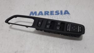 Used Multi-functional window switch Renault Clio IV Estate/Grandtour (7R) 1.2 TCE 16V GT EDC Price € 60,00 Margin scheme offered by Maresia Parts
